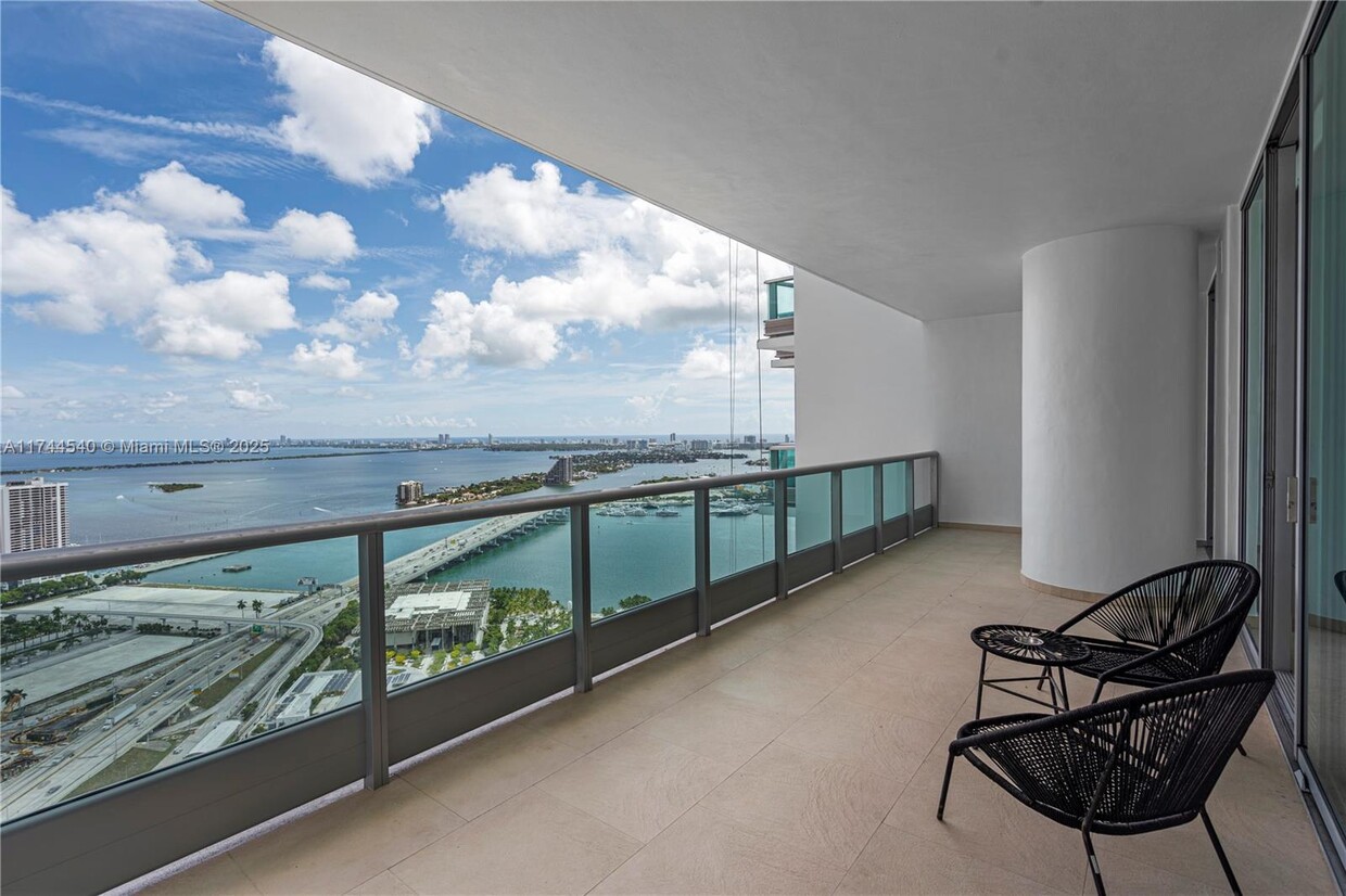 Foto principal - 900 Biscayne Blvd