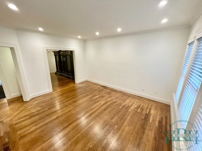 Building Photo - Beautiful and Spacious 1BD | 1.5BA in Nob ...
