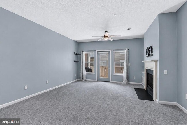 Foto del edificio - 14300 Grape Holly Grove