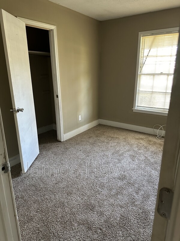 Foto del edificio - 4524 Narrow Lane Rd