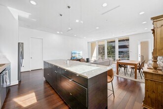 Building Photo - 3302 Lake St