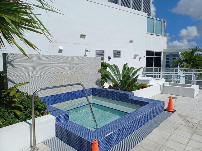 Foto del edificio - 1010 SW 2nd Ave
