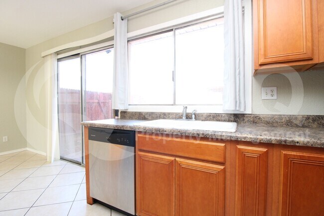 Foto del edificio - 5012 S Kenneth Pl