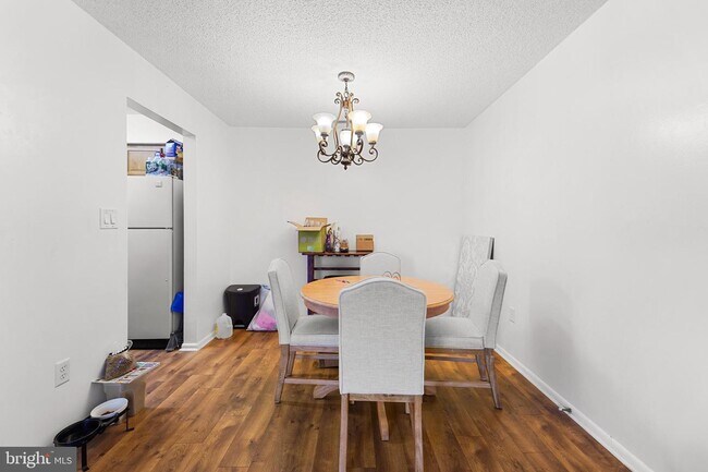 Building Photo - 2405 Ravens Crest Dr