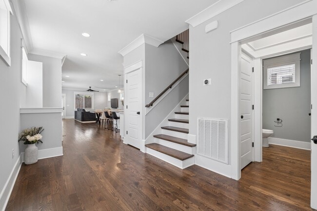 Building Photo - 625A Ries Ave