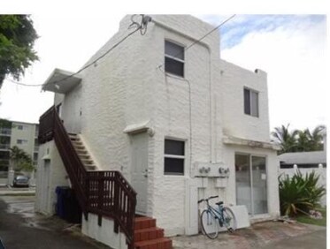 Building Photo - 110 NE 16th Ter