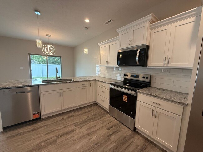 Foto del edificio - 10806 N 149th St