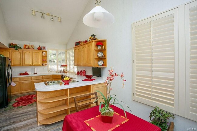 Building Photo - 3 Bedroom Condo For Lease in a gated commu...