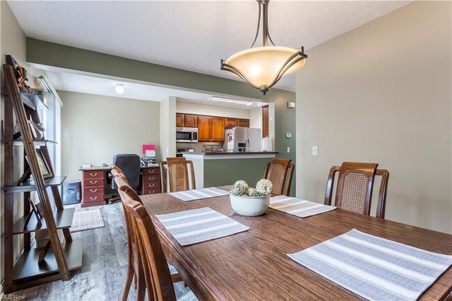 Dining room - 27219 Emerald Ovl