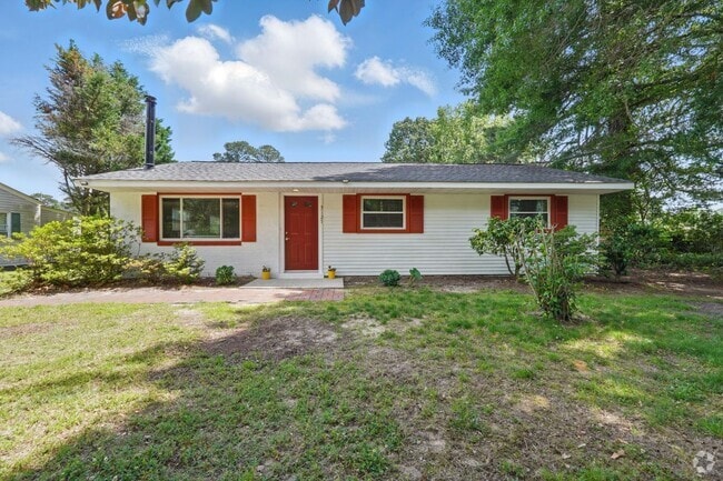 Building Photo - 3127 N Riverside Dr