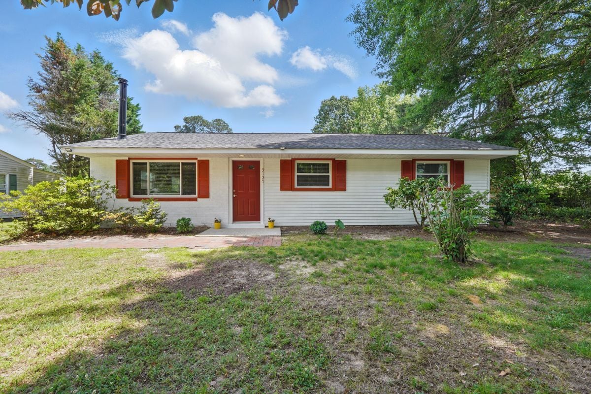 Primary Photo - 3127 N Riverside Dr