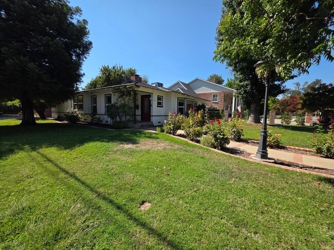 Foto del edificio - 2 bedroom 2 bathroom in Beverly Glen!