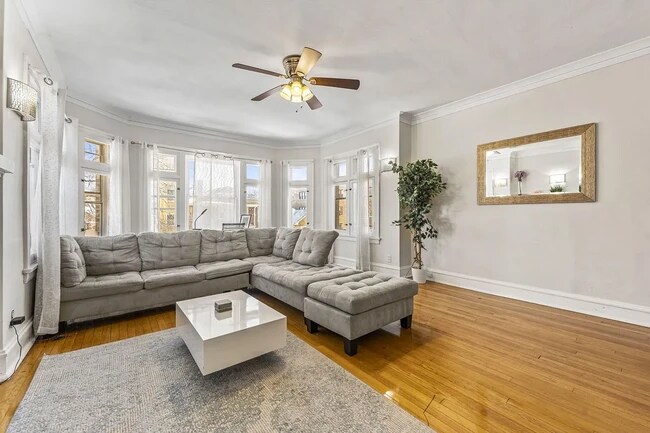 Foto del edificio - 6444 N Washtenaw Ave