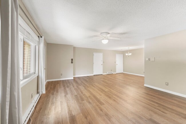 Building Photo - 10 Dailey St