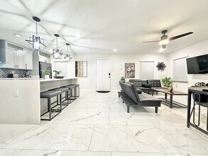 Building Photo - 1401 E Muriel St