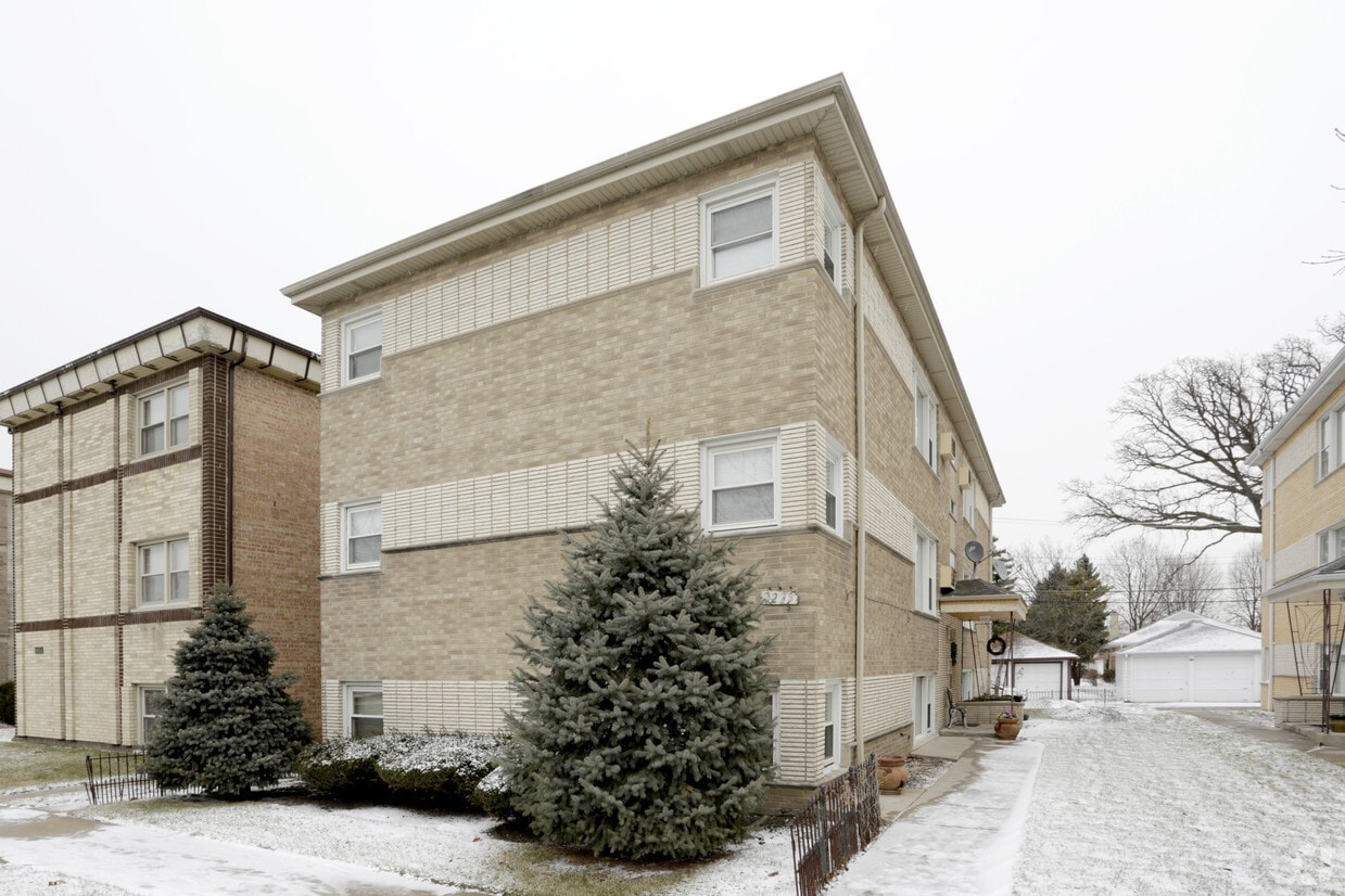 Primary Photo - 2225 Desplaines Ave