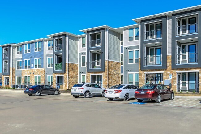Foto del edificio - 7011 McKinney Falls Pkwy