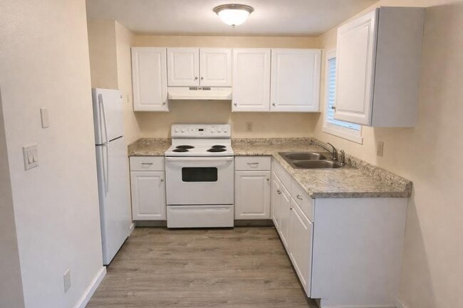 Building Photo - 1208 34 St