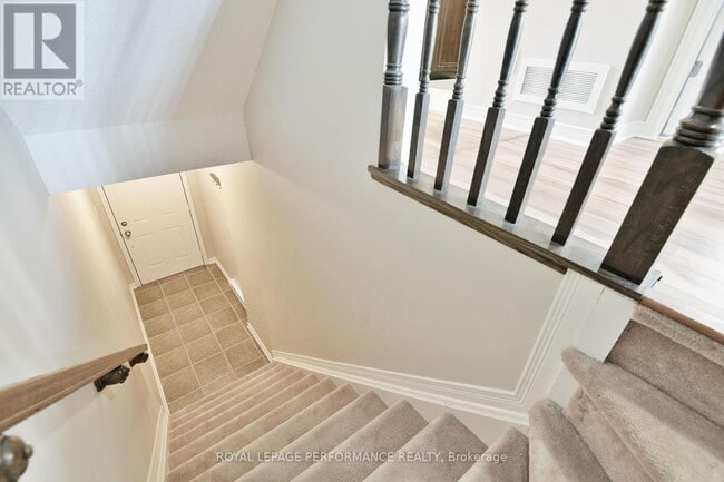 Building Photo - 125 Keltie Private