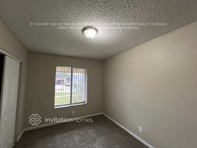 Building Photo - 10401 NW 20th Ct