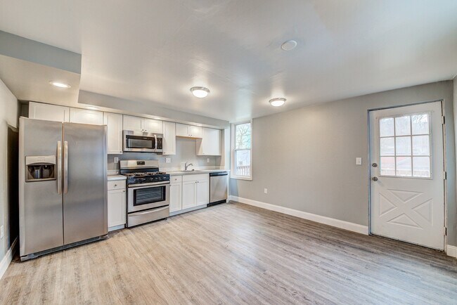 Building Photo - 744 Proctor Wy