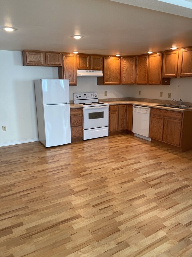 Kitchen - 36264 Kopp St