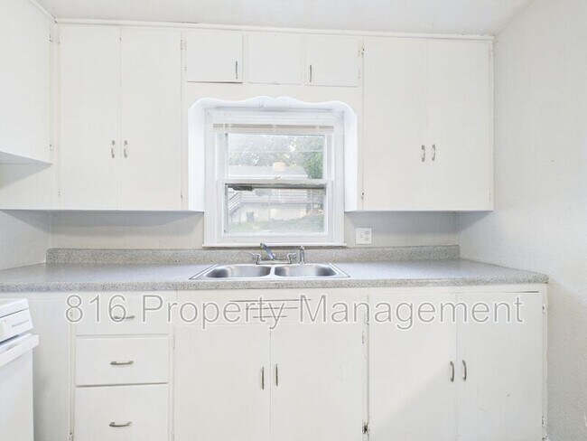 Building Photo - 2700 Oakley Ave
