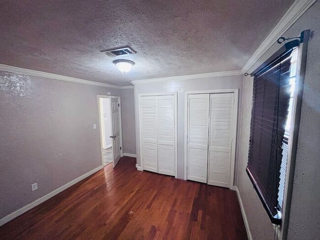Building Photo - Charming 3-Bedroom Home in a Convenient Lo...