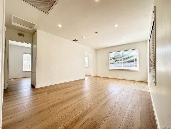 Foto del edificio - 4644 Lowell Ave