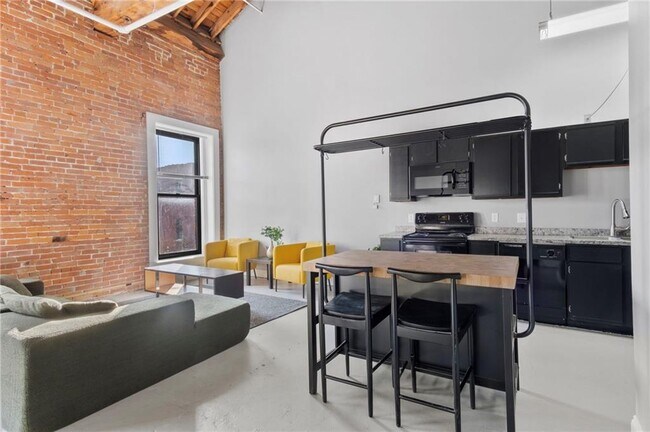 Foto del edificio - 113 W 5th St