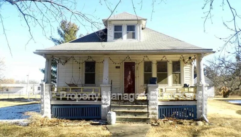 Primary Photo - 404 N Cedar St