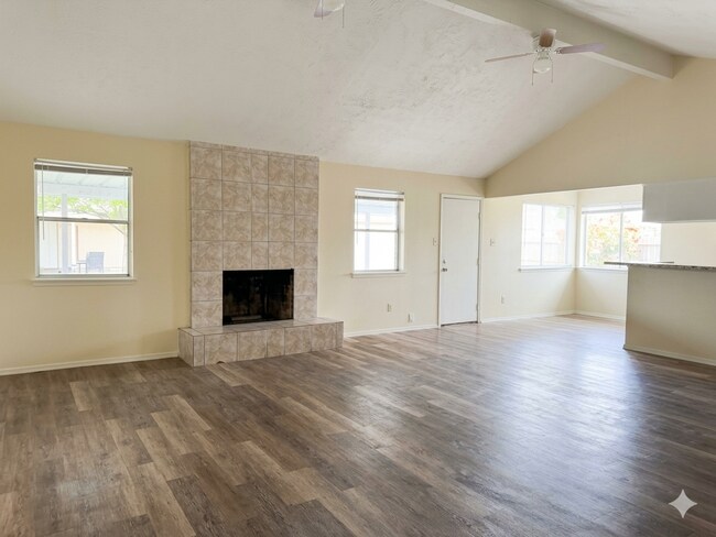 Foto del edificio - Charming 3-Bedroom Home for Rent in Angleton