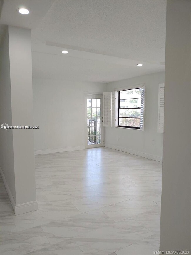 Building Photo - 6424 Collins Ave
