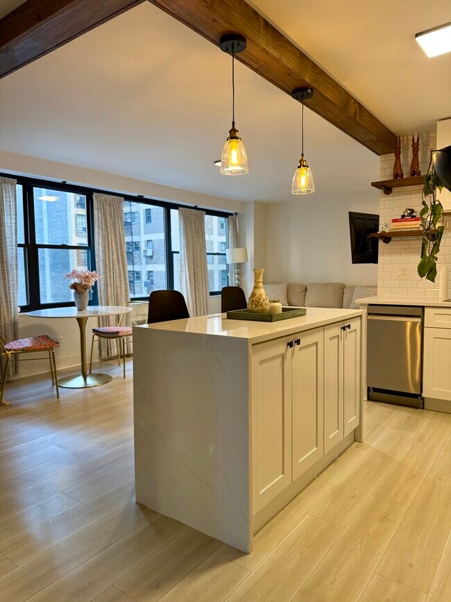 Foto del edificio - 850 N Dewitt Pl