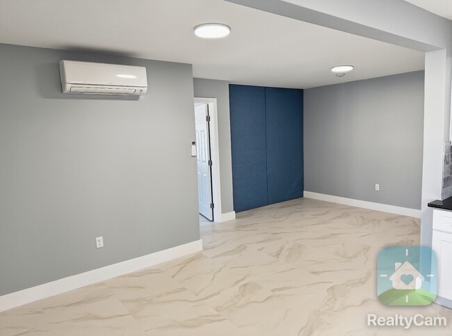 Building Photo - 1456 NE 24th Ct