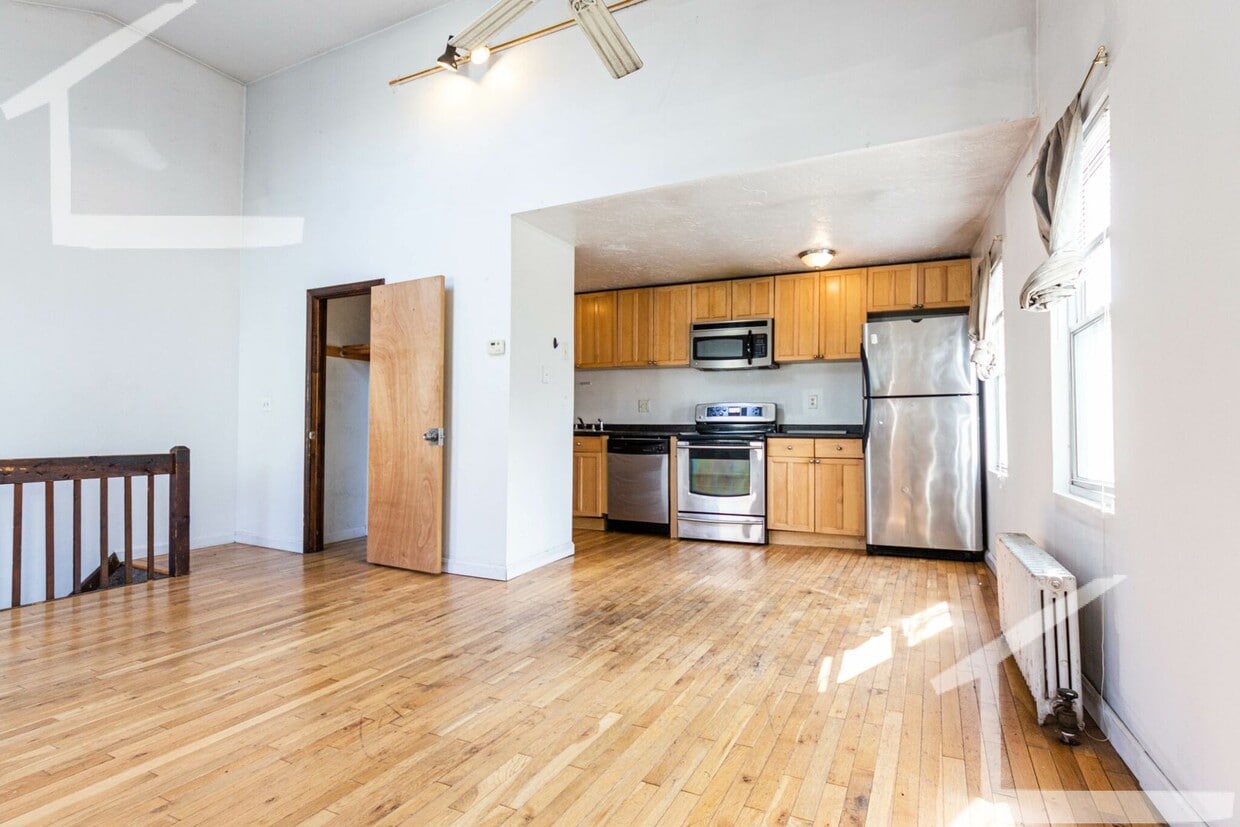 Building Photo - 4 Bedroom
