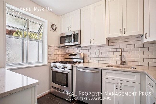 Building Photo - 6202 Bren Mar Dr