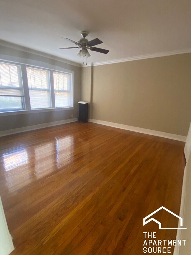 100 Lincoln Ave Unit 3E, Riverside, IL 60546 Condo for Rent in