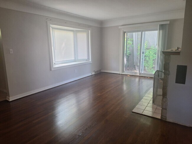Building Photo - Come see your next home!!  3 bed, 2 bath i...