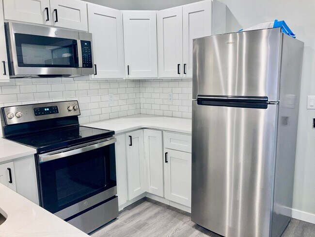 Foto del edificio - 5813 Cedar Ave