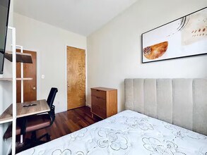 Building Photo - Furnished room/NOT APARTMENT