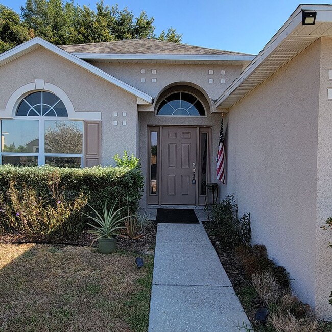 Building Photo - Available July 8th 3 bed 2 baths