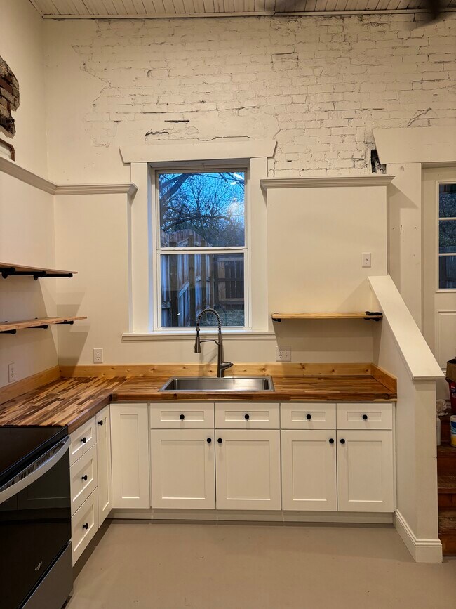 Foto del edificio - 7 Main St E