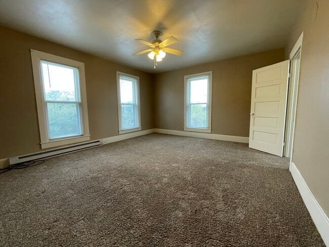 Living Room - 631 N Dewey St