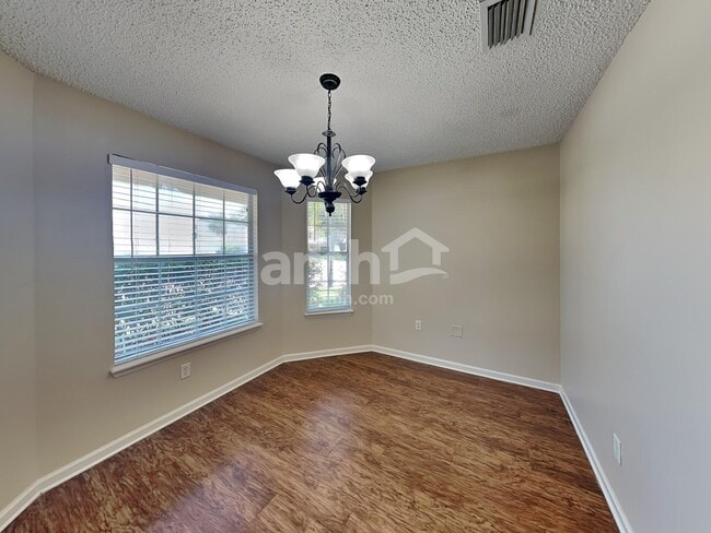 Foto del edificio - 14428 Woodfield Cir N