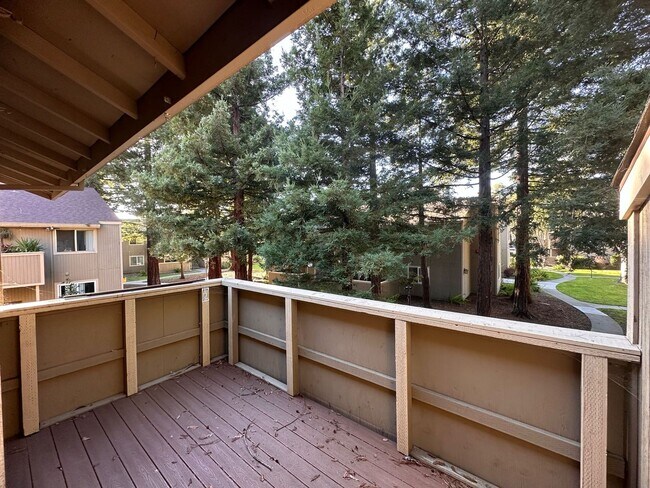 Foto del edificio - 2 bedrooms 2 bath condo Top floor for rent in Fremont