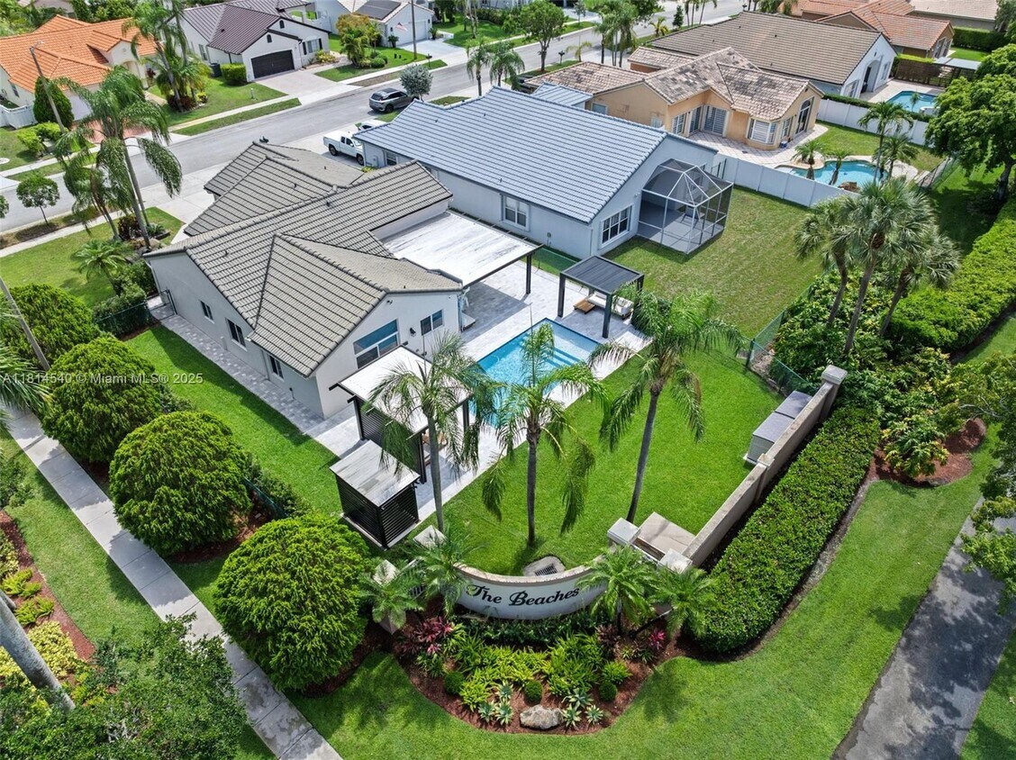 Foto principal - 16309 SW 6th St