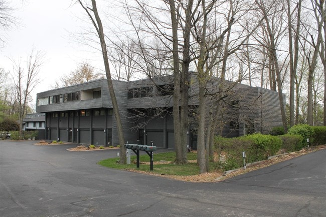 Building Photo - 51 Blackbriar