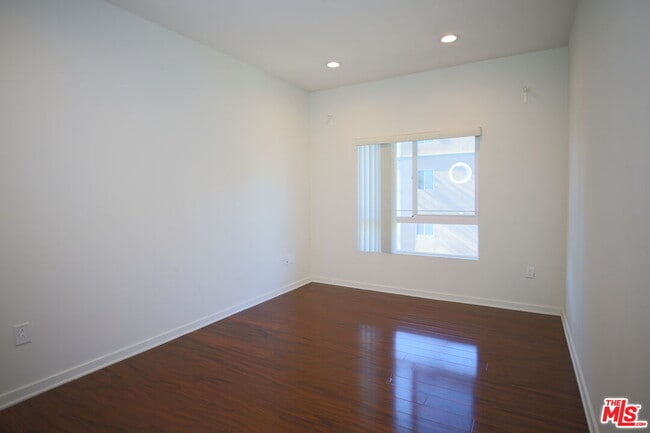 Building Photo - 12132 Hart St