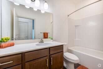 Verona - 2BR, 2BA - 931SF - 2nd Bathroom - Treviso Grand